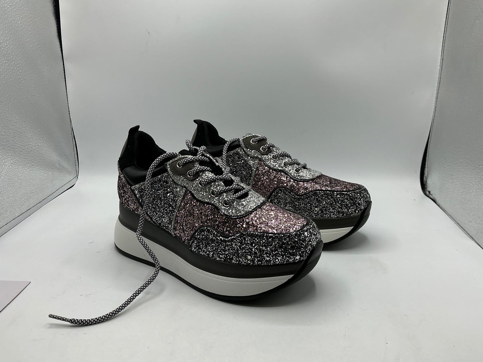 Platform sneakers size 5